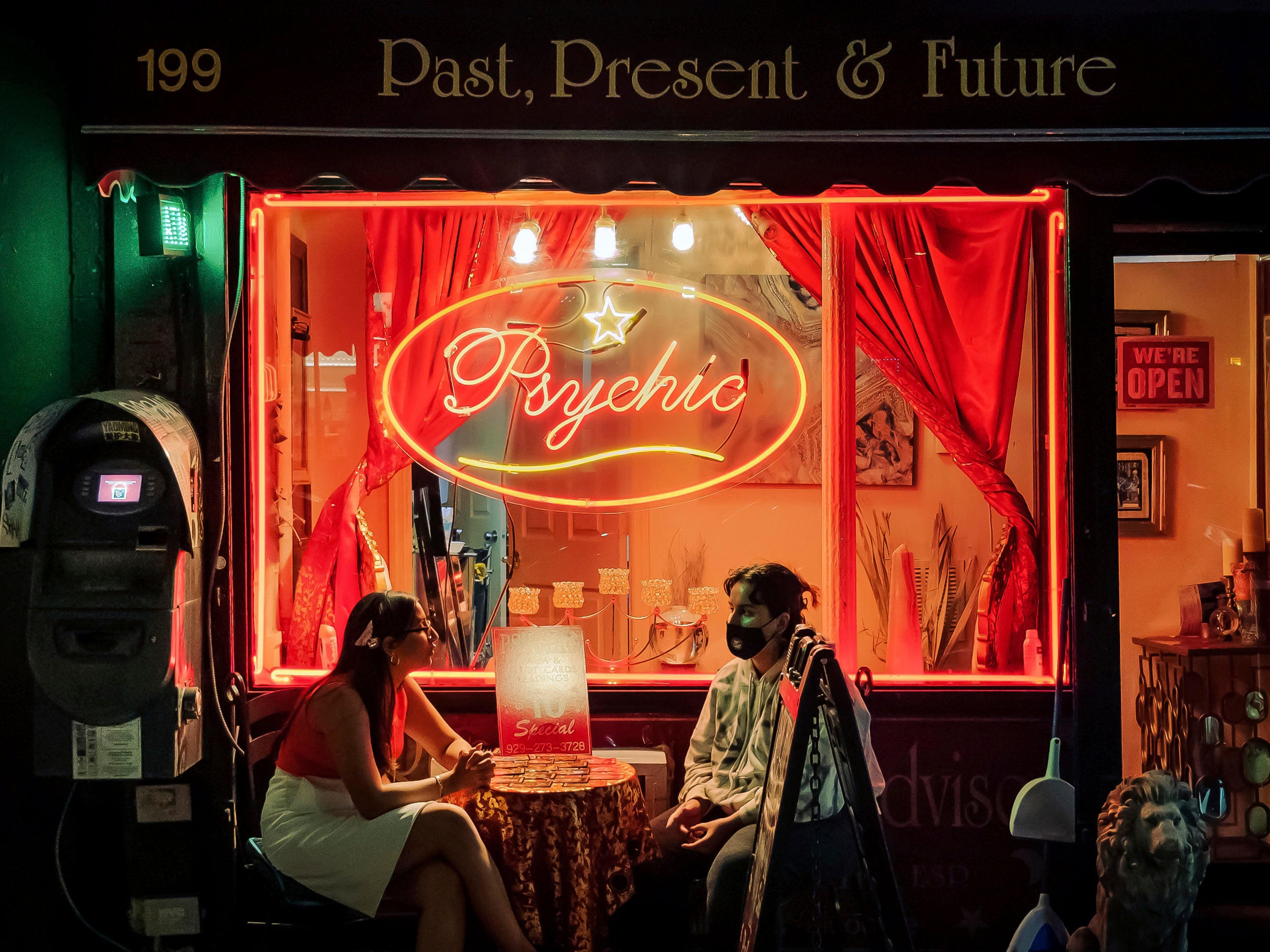 The mind tricks behind Dina Litovsky’s street photography