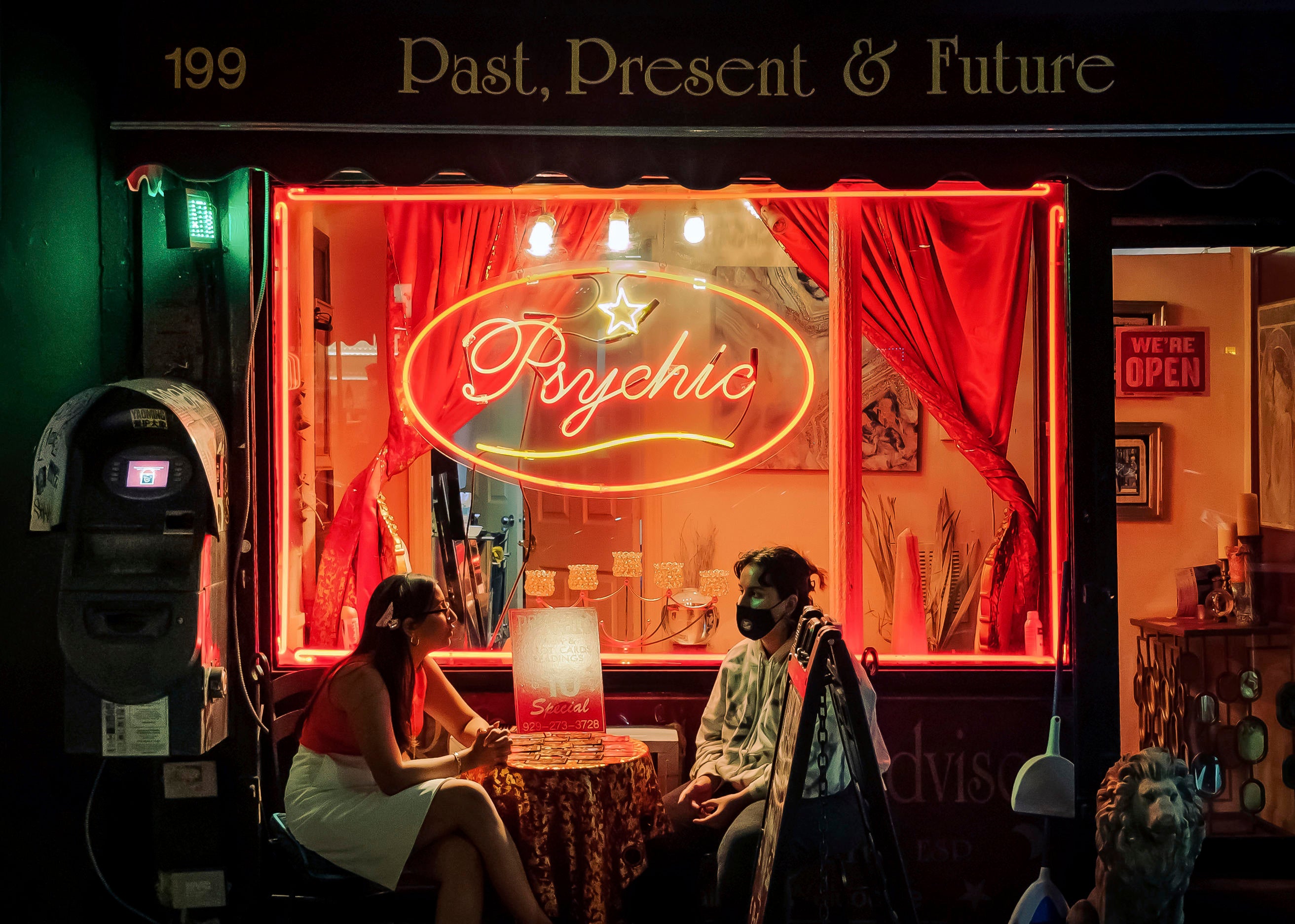 The mind tricks behind Dina Litovsky’s street photography